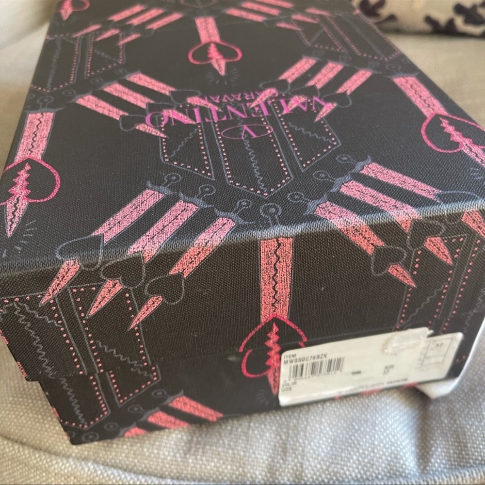 Valentino Shoe box and Dust Bag - Picture 4 of 7